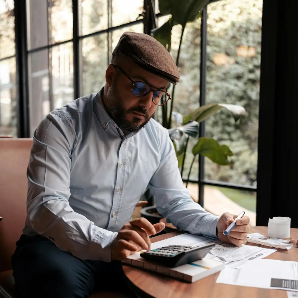 A business owner comparing the savings with Wonderful payments