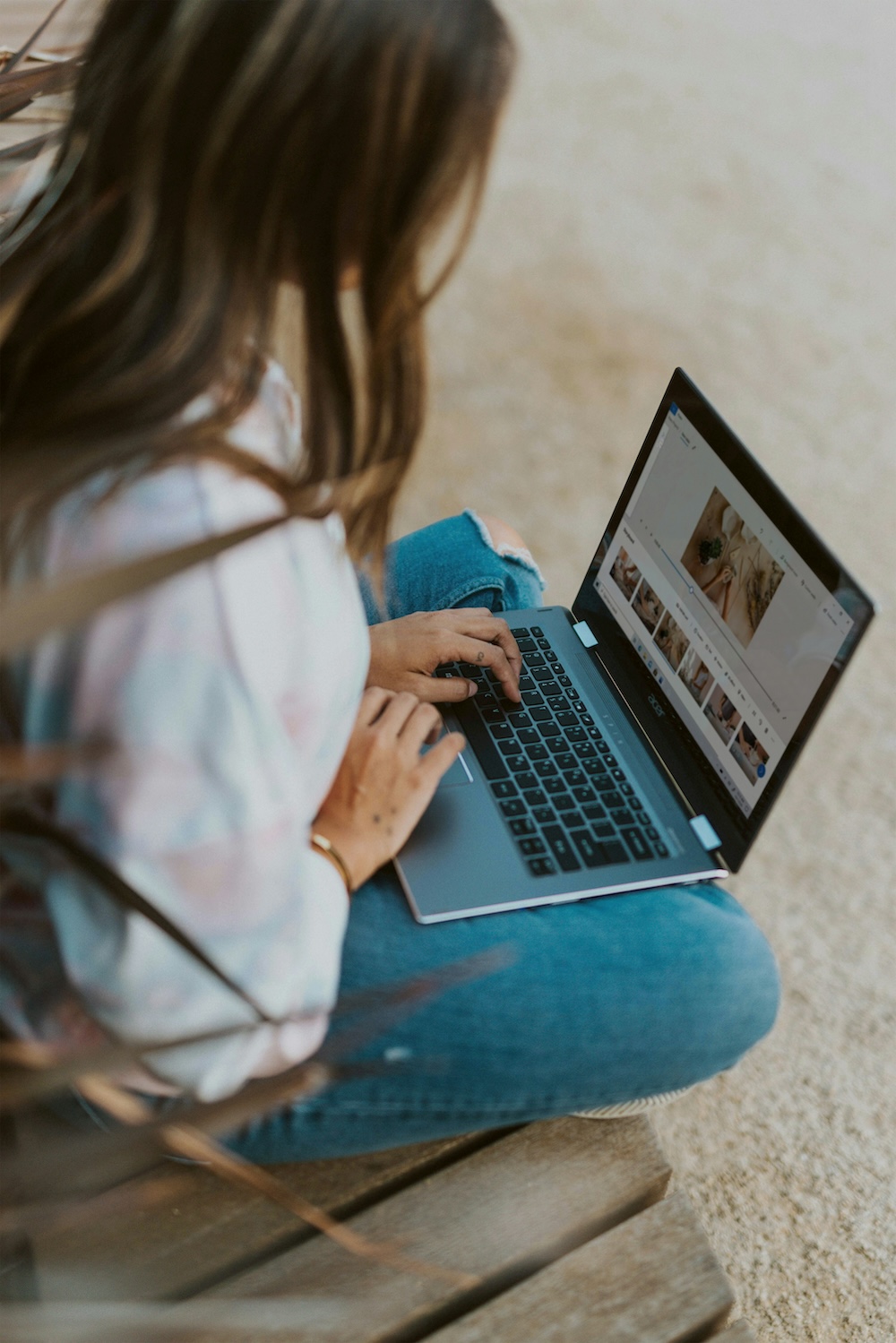 A business owner checking real-time settlement with Wonderful payments